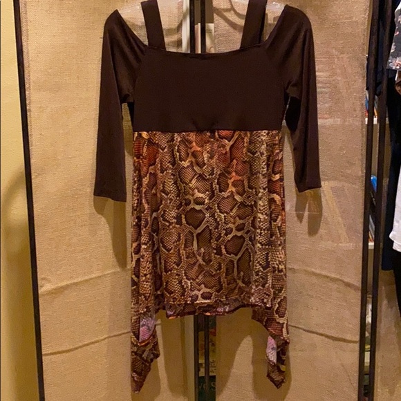 Slinky Cold shoulder asymmetric tunic - Picture 11 of 12